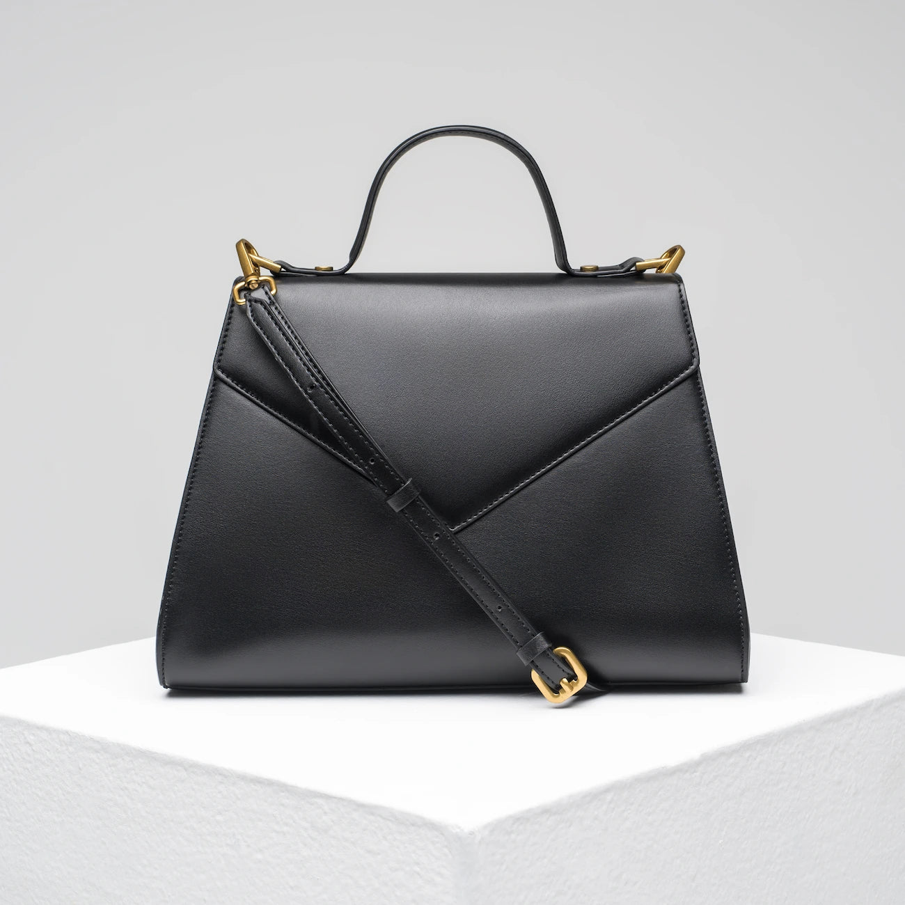 Bowery Bag In Smooth Black Apple Leather