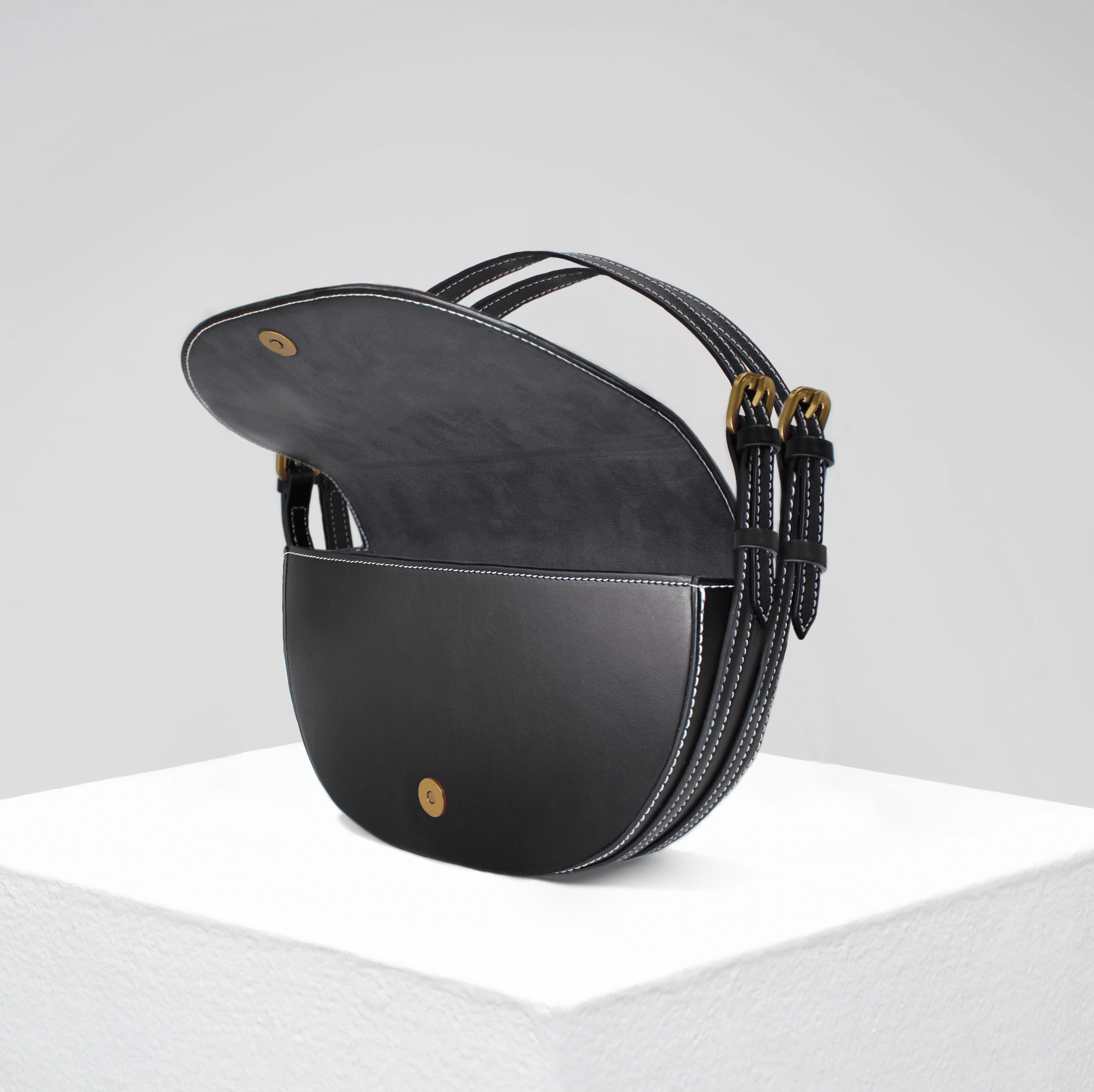 MADISON BAG IN SMOOTH BLACK APPLE LEATHER